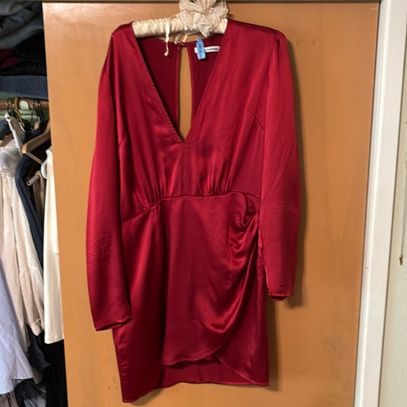 Reformation Toro Dress in Crimson. Size 10 - Picture 2 of 4
